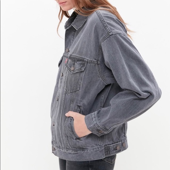 Levi’s Oversized Denim Trucker Jacket - Picture 2 of 5